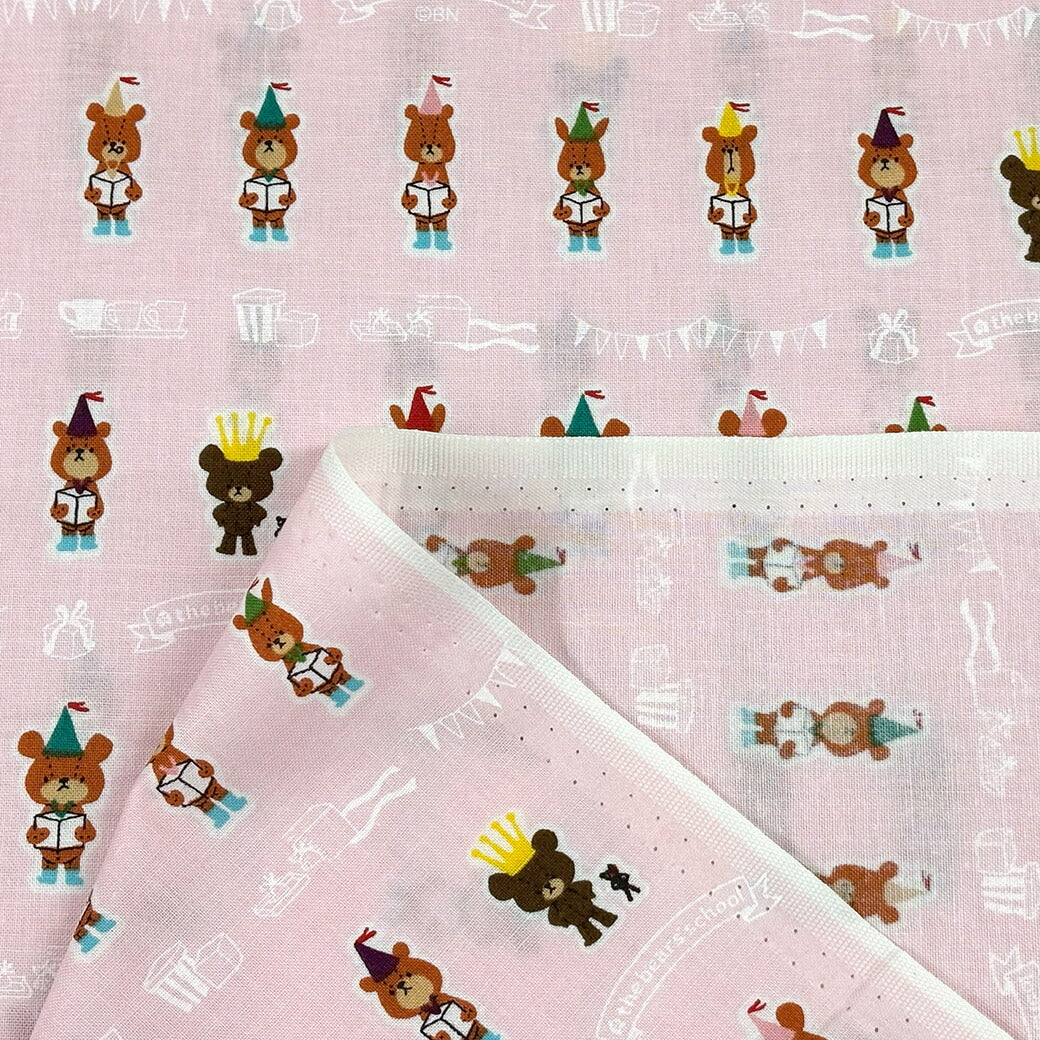 生地 【 シーチング くまのがっこう ピンク 】 キャラクター ジャッキー シーチング生地 キャラクター生地 キャラ生地 絵本 えほん 入園 入学 新学期準備 幼稚園 女の子 レッスンバッグ 習い事バッグ 巾着 巾着袋 給食袋 バンダイ バンダイナムコ BANDAI Textile World TOA