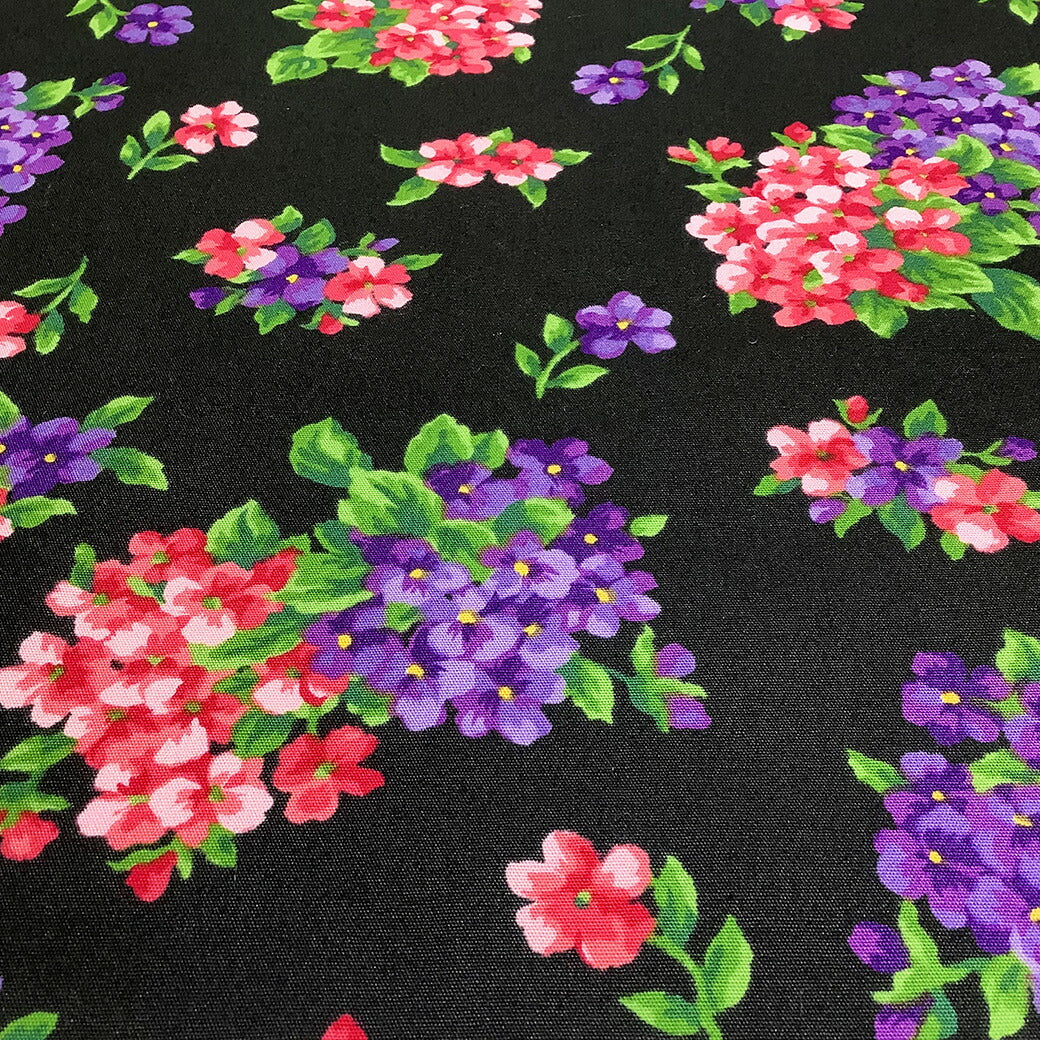 生地 【 花柄プリント ブラック 】 花柄生地 フラワープリント キャンバス 紫陽花 あじさい 春夏 アート イラスト 絵画風 綿プリント 綿生地 綿100% コットン スカート インテリア バッグ 帽子 トートバッグ 可愛い 春 夏 可愛い イングリッシュガーデン Textile World Toa