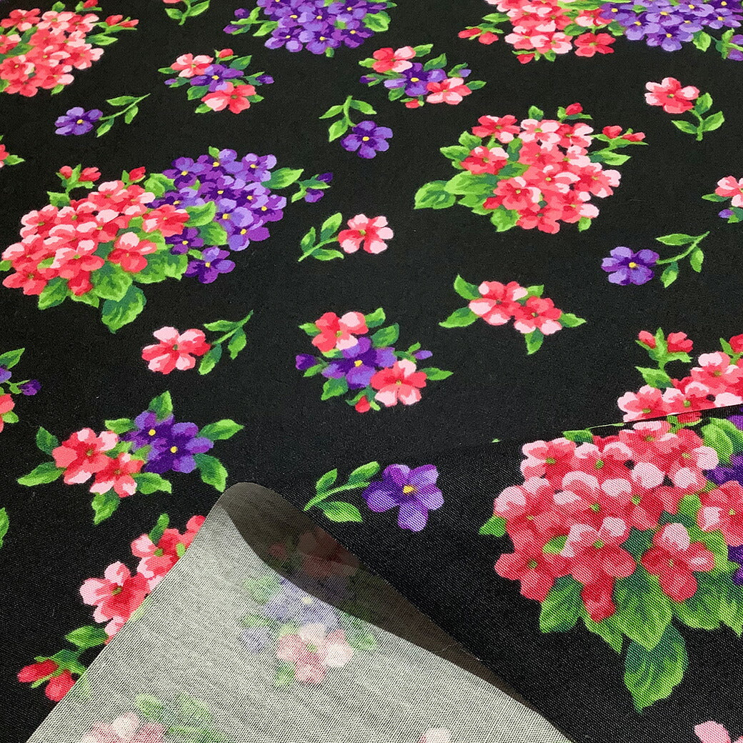 生地 【 花柄プリント ブラック 】 花柄生地 フラワープリント キャンバス 紫陽花 あじさい 春夏 アート イラスト 絵画風 綿プリント 綿生地 綿100% コットン スカート インテリア バッグ 帽子 トートバッグ 可愛い 春 夏 可愛い イングリッシュガーデン Textile World Toa