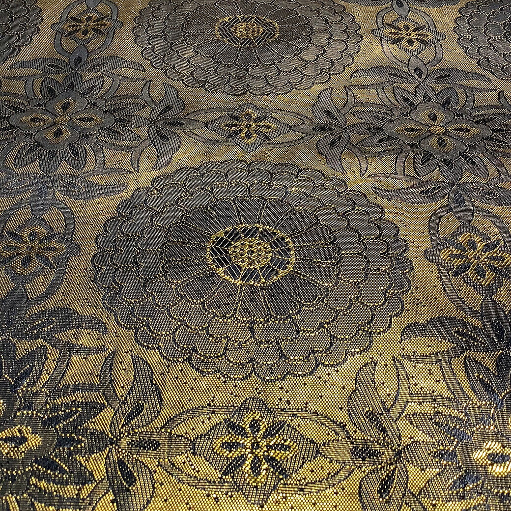 生地 【 金襴 黒×ゴールド 】 金襴生地 二釜菊丸 七宝文 花菱 和柄 布 和風生地 京都西陣織 よさこい 金襴布 金襴 きんらん 仏具 座布団 つまみ細工 人形衣装 能衣装 袈裟 表装 掛け軸 クッションカバー におい袋