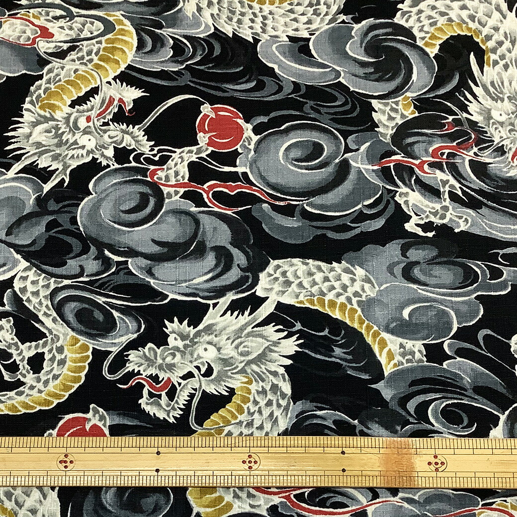 生地 【 龍 dragon ブラック 】 ドラゴン 干支 十二支 総柄 和柄 プリント 動物 アニマル柄 サザンクロス生地 綿生地 綿 コットン 風呂敷 エプロン がま口 バッグ ポーチ 小物 ステテコ 浴衣 甚平 シャツ 暖
