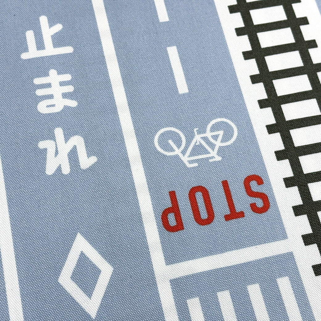 生地 【 道路柄プリント サックス 】 オックス生地 オックスフォード 110cm巾 綿生地 コットン 綿100% ロード柄 道路標示柄 トラフィック くるま柄 ロードサイン バッグ 巾着 プレイマット インテリア ハンドメイ