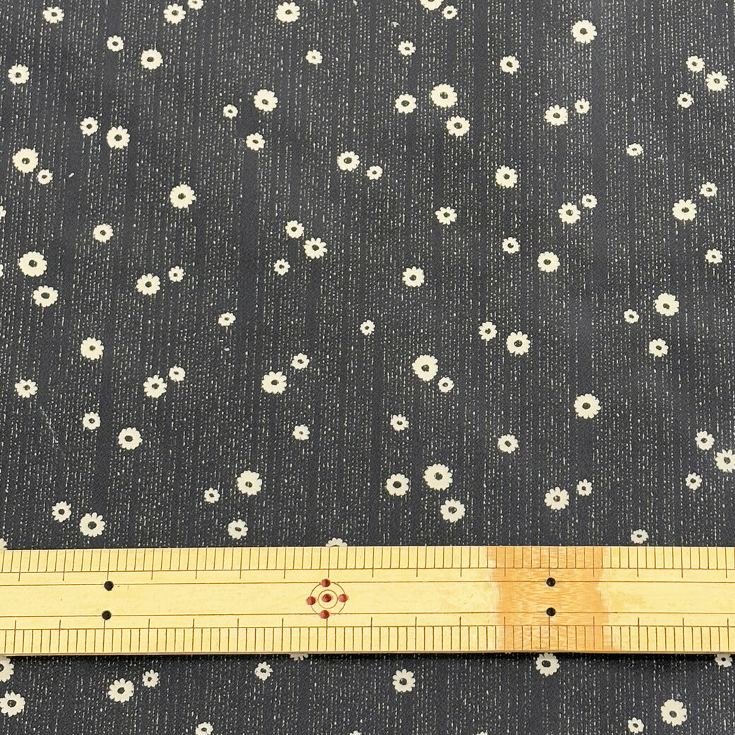生地 【 ラミネート加工 小花プリント 黒 】 ラミネート生地 花柄 小花柄 クラシック テーブルクロス 防水 撥水 化粧ポーチ おむつポーチ メイクポーチ ティッシュケース エプロン スタイ ペットボトルケース ランチバッグ