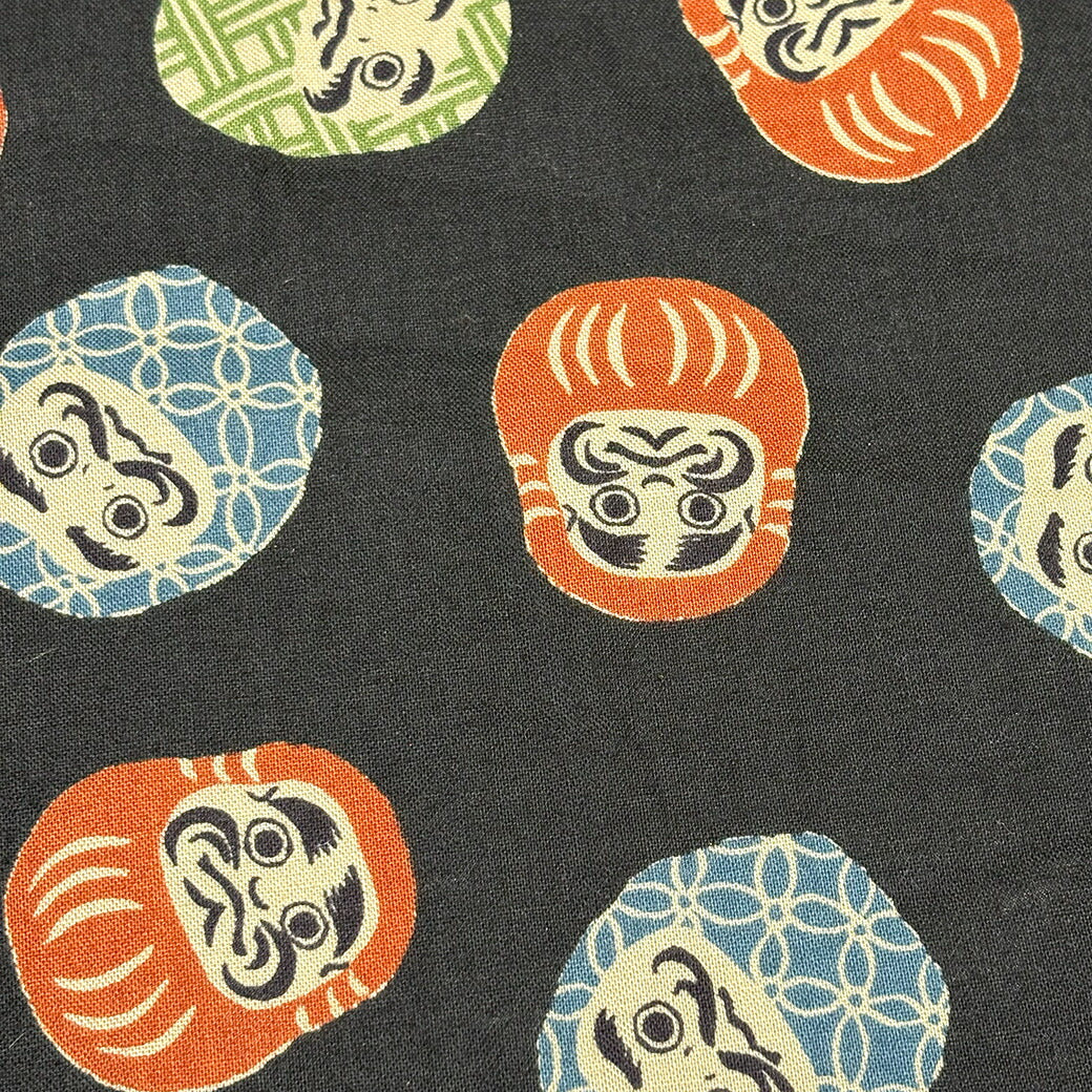 生地 【 DARUMA 達磨 だるま 黒 】 和柄生地 和調 スケア生地 オックス ダルマ 和柄 和風 綿生地 コットン 日本柄 日本 京都 可愛い かっこいい 巾着 和雑貨 ハンドメイド 手芸 裁縫 布地 カバーリング イン