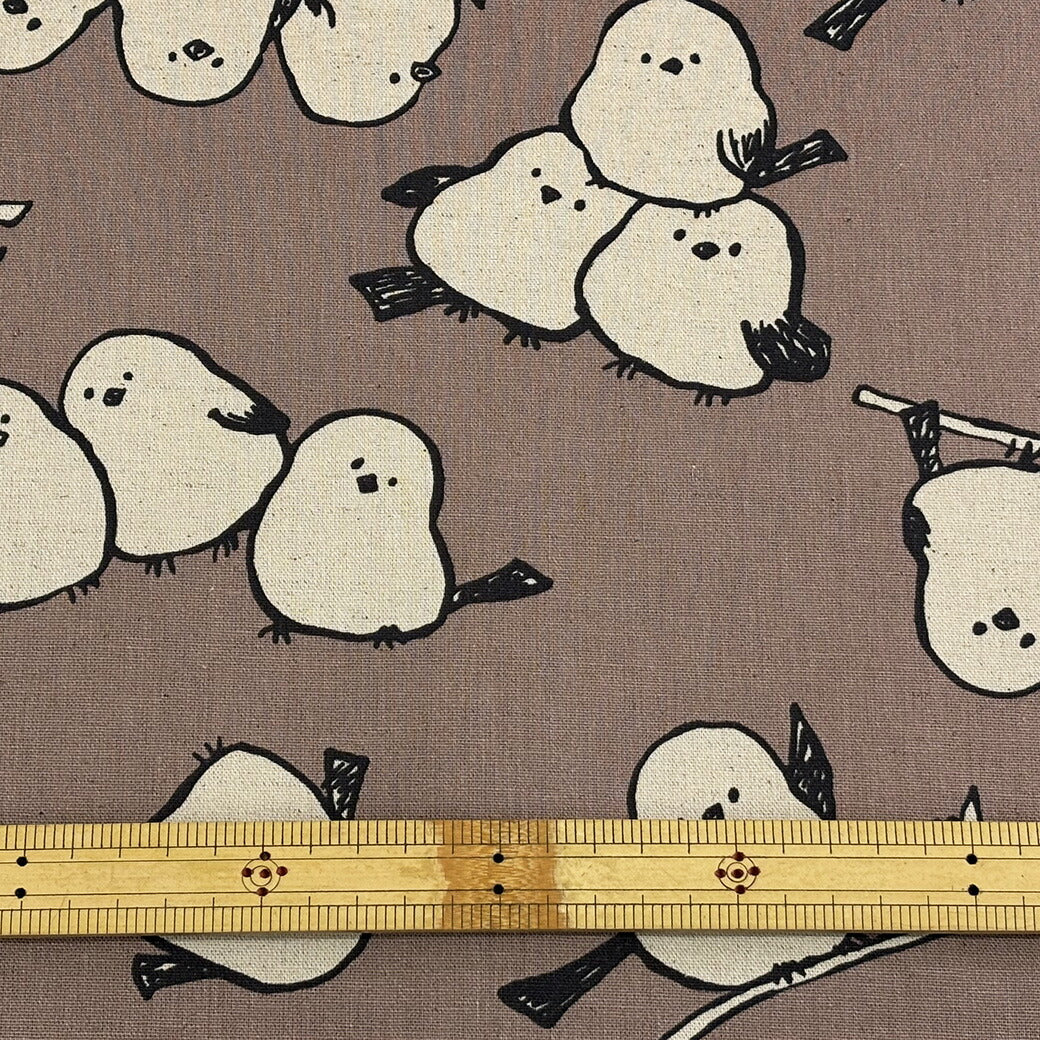 生地 【 Simply animal ピンクブラウン 】 KOKKA 綿麻 綿麻キャンバス コットンリネンキャンバス 110cm巾 シマエナガ しまえなが 小鳥 動物柄 いきもの バッグ 巾着袋 エプロン インテリア 雑貨 入