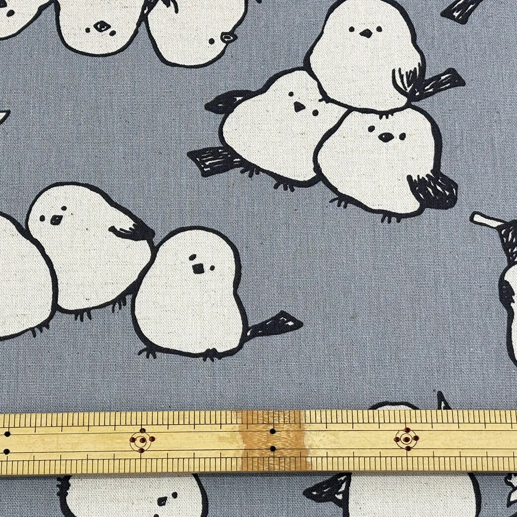 生地 【 Simply animal ブルーグレー 】 KOKKA 綿麻 綿麻キャンバス コットンリネンキャンバス 110cm巾 シマエナガ しまえなが 小鳥 動物柄 いきもの バッグ 巾着袋 エプロン インテリア 雑貨 入園