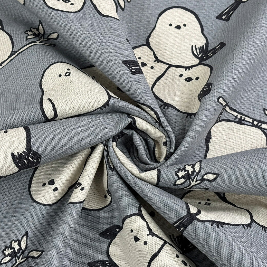 生地 【 Simply animal ブルーグレー 】 KOKKA 綿麻 綿麻キャンバス コットンリネンキャンバス 110cm巾 シマエナガ しまえなが 小鳥 動物柄 いきもの バッグ 巾着袋 エプロン インテリア 雑貨 入園