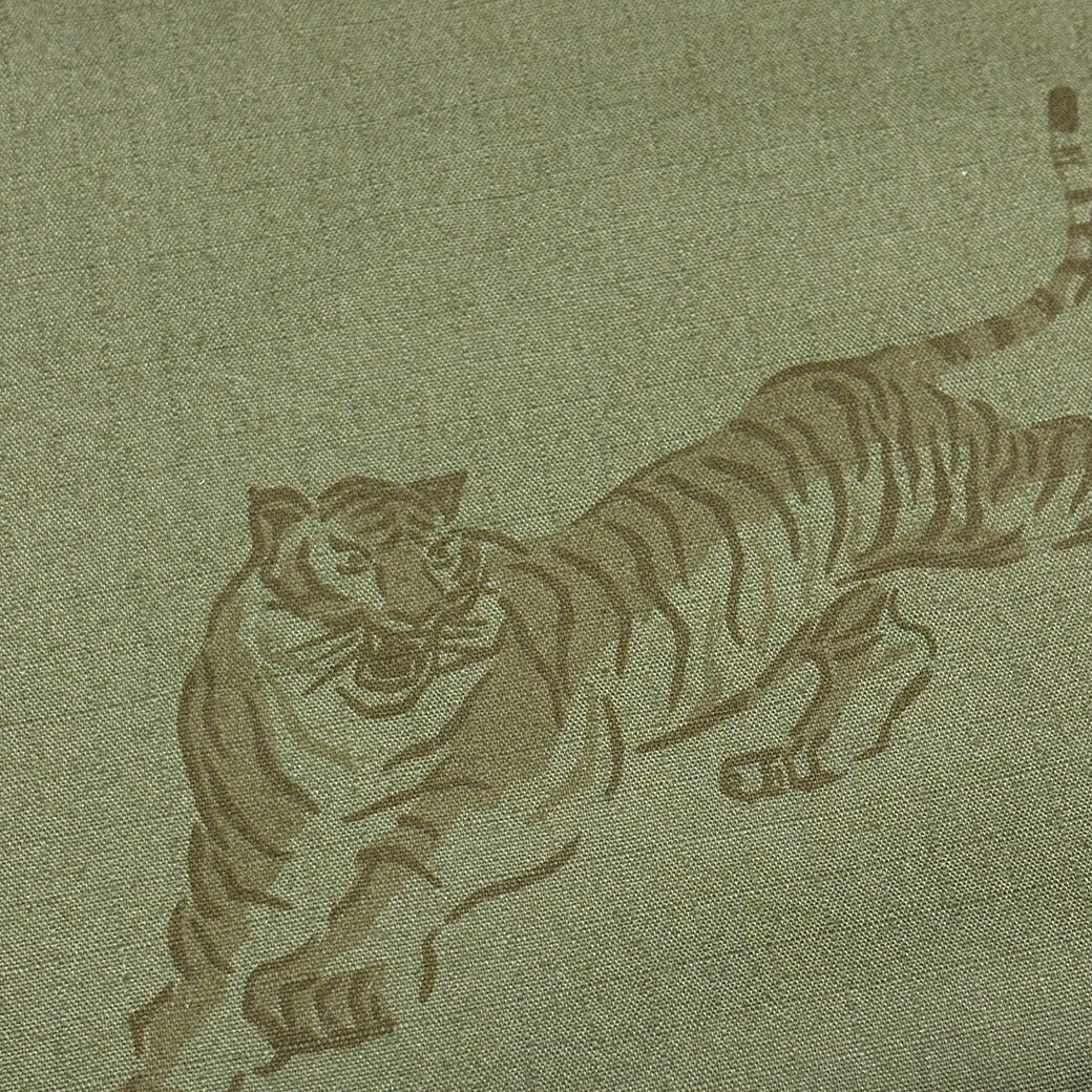 生地 【 虎柄プリント リップストップ カーキ 】 布 布地 綿 綿生地 綿100% 丈夫 アニマル柄 トラ タイガー 和柄 干支 エプロン バッグ ライトコート ジャケット ブルゾン パンツ アウトドア用品 ピクニック カジ