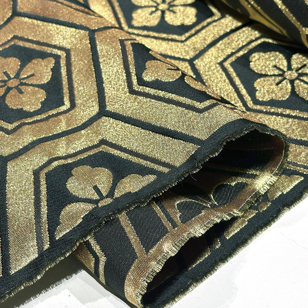 生地 【 金襴 大亀甲花菱 ブラック 】 金襴生地 花菱紋 亀甲紋 花びら 和柄 布 和柄生地 和風生地 京都西陣織 よさこい 金襴布 金襴 きんらん 仏具 座布団 つまみ細工 人形衣装 能衣装 袈裟 表装 掛け軸 御朱印帳ケ