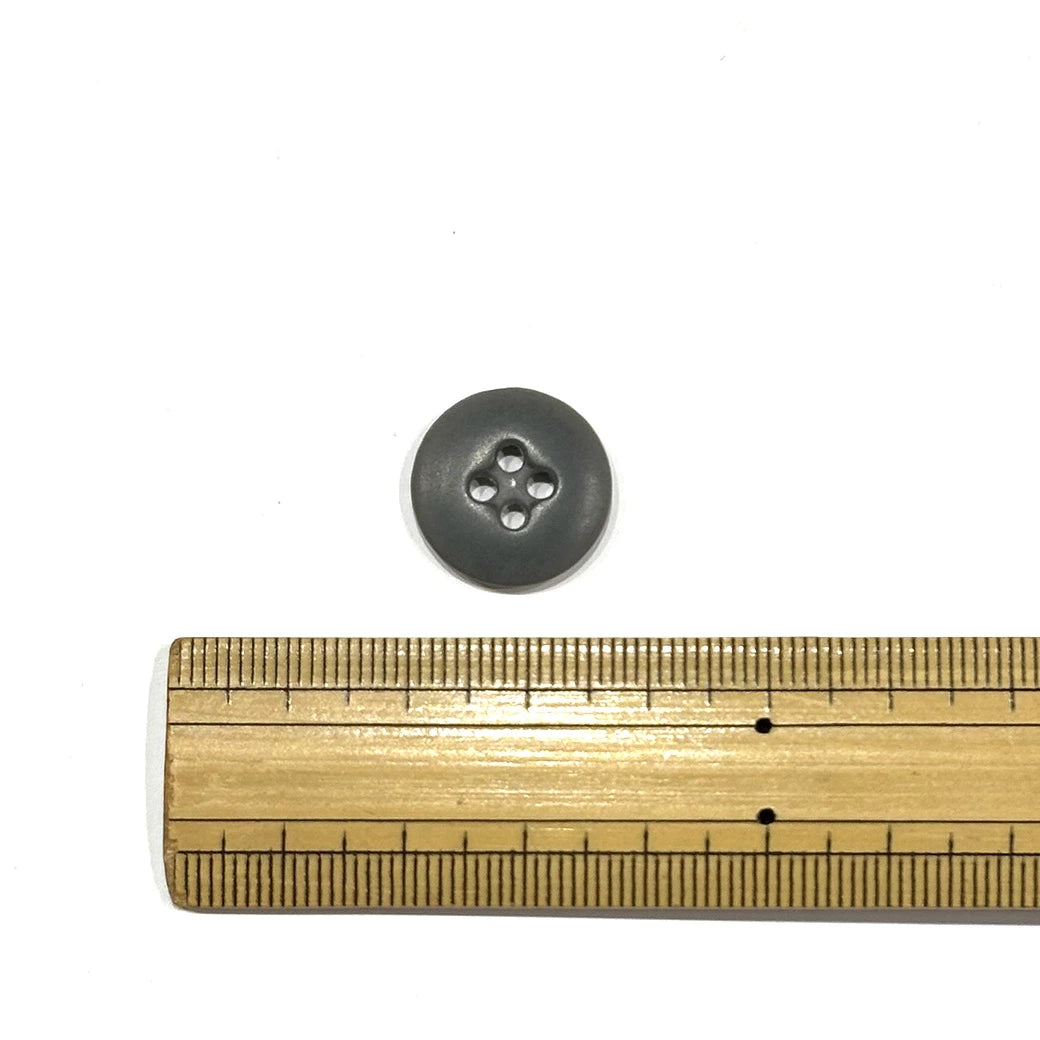 ボタンまとめ売り 【 四つ穴ボタン グレーD 17mm 約500個入 】 4つ穴 ボタン
