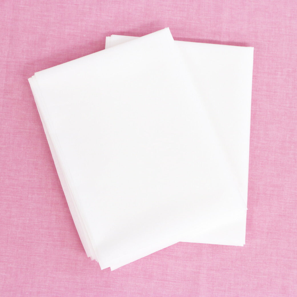 【 クロバー 型紙用不織布 100cm×150cm 2枚入 39-324 】 不織布 型紙用 型紙 型紙製図 製図 型紙作成 使いまわし 作品 制作 スムーズ 裁断 ずれにくい 生地裁断 服つくり 手芸用品 裁縫道具 ノーショ