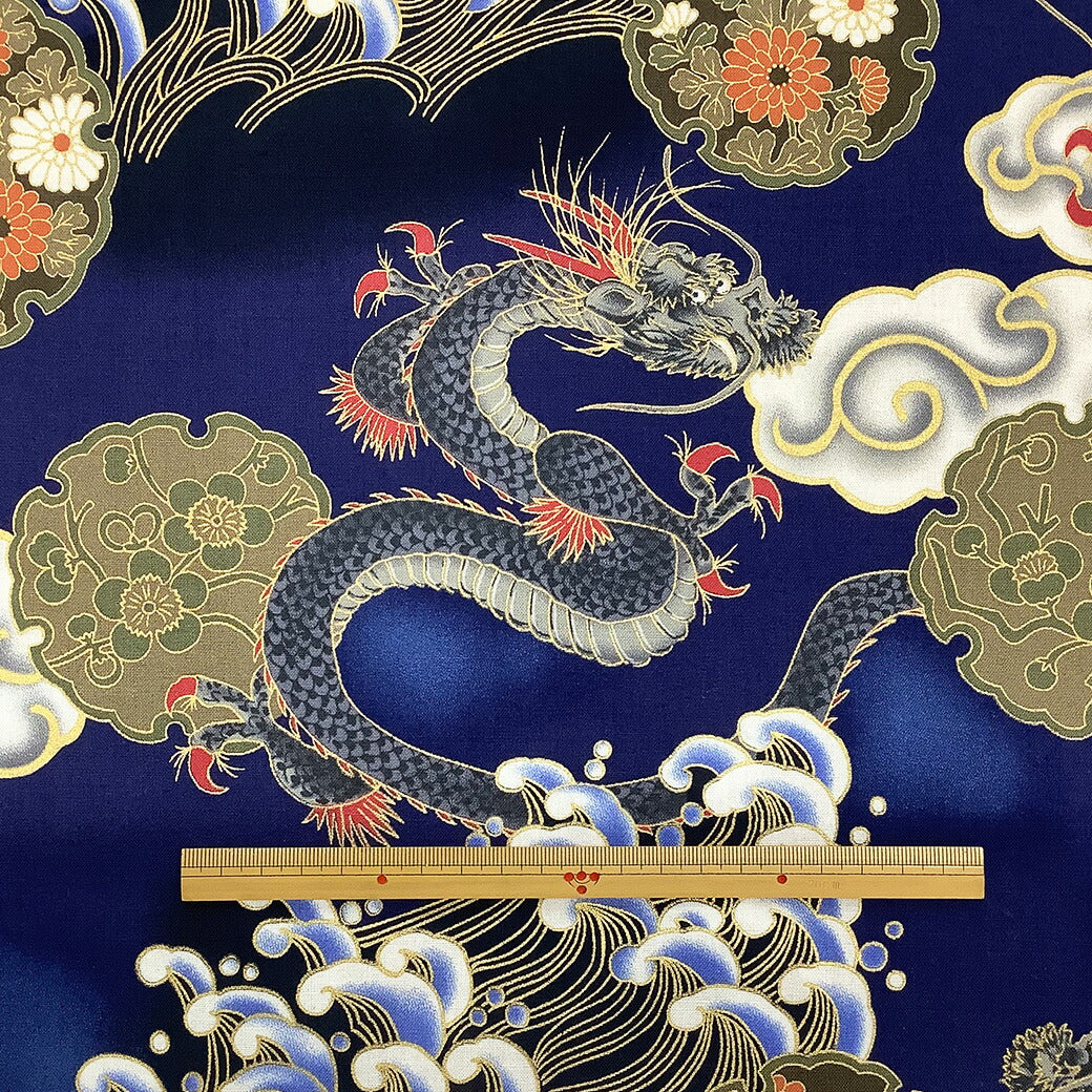 生地【 和柄プリント 龍 ブルー 】昇龍 龍神 辰 雪輪文様 瑞雲柄 玉持龍 ドラゴン 浴衣生地 和風生地 112cm巾 綿100% 和装 着物 浴衣 巾着 バッグ 和装小物 髪飾り 衣装 袱紗 足袋入れ 仏具 パッチワーク ハンドメイド 手芸 開運 日本製 布 布地 Textile World TOA