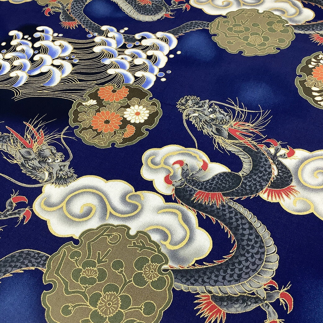 生地【 和柄プリント 龍 ブルー 】昇龍 龍神 辰 雪輪文様 瑞雲柄 玉持龍 ドラゴン 浴衣生地 和風生地 112cm巾 綿100% 和装 着物 浴衣 巾着 バッグ 和装小物 髪飾り 衣装 袱紗 足袋入れ 仏具 パッチワーク ハンドメイド 手芸 開運 日本製 布 布地 Textile World TOA