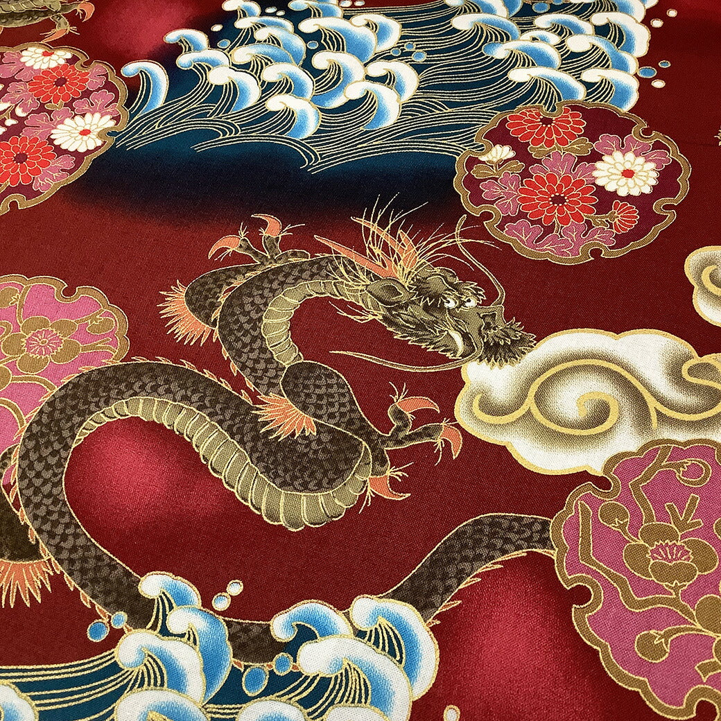 生地 【 和柄プリント 龍 エンジ 】 昇龍 龍神 112cm巾 綿100%
