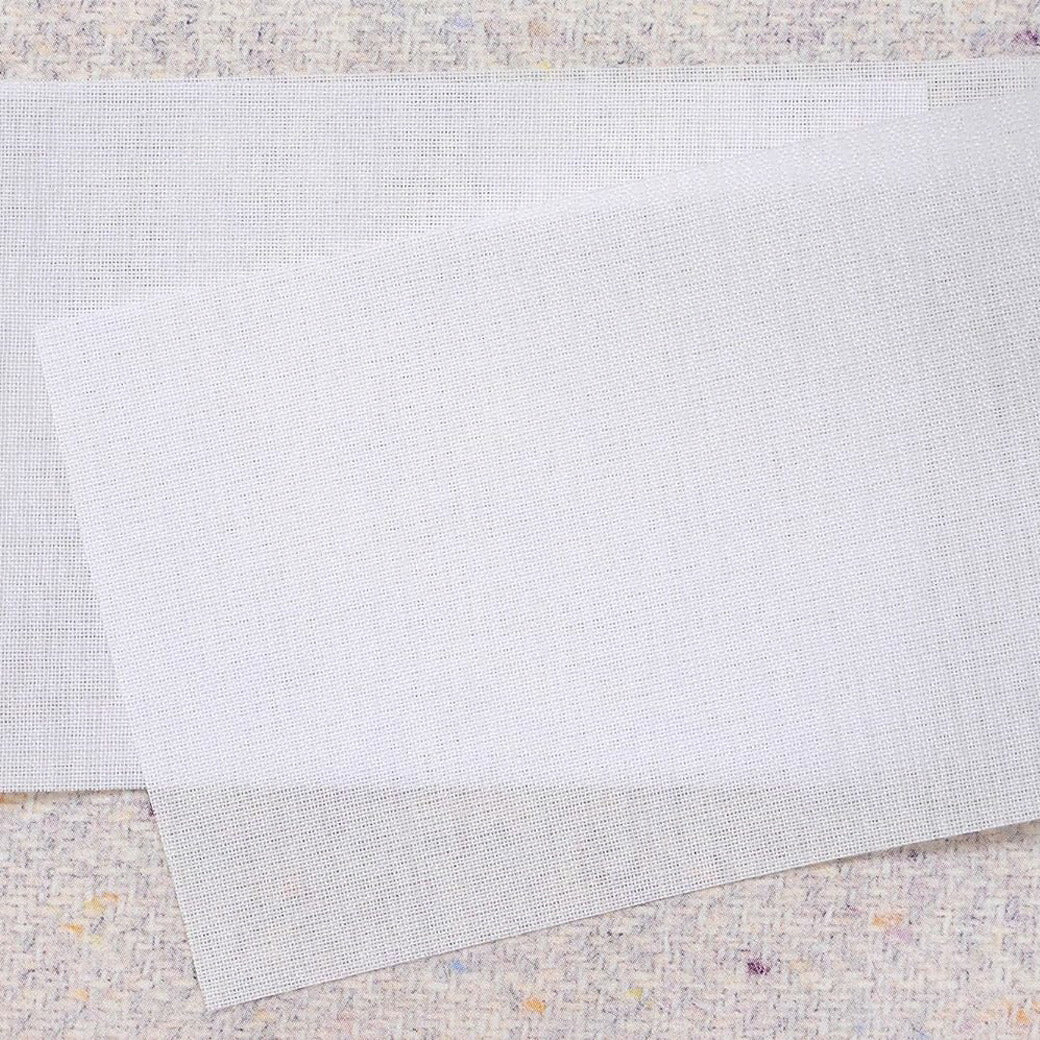カワグチ 【 アイロン接着 補修布 薄地用 6cm×30cm 1枚入 】 補修布 補修 アイロン 補強 補強布 カギザギ 虫食い穴 こげ穴 簡単補修 初心者 薄地 破れ補修 穴あき 水洗い ドライクリーニング ワイシャツ カッターシャツ ブラウス 制服 ソーイング 手芸 裁縫道具 KAWAGUCHI