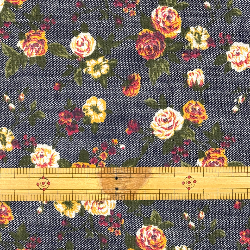 生地 【 ソフトデニム ローズプリント ライトインディゴ 】 140cm巾 綿100％ 花柄デニム ローズ柄