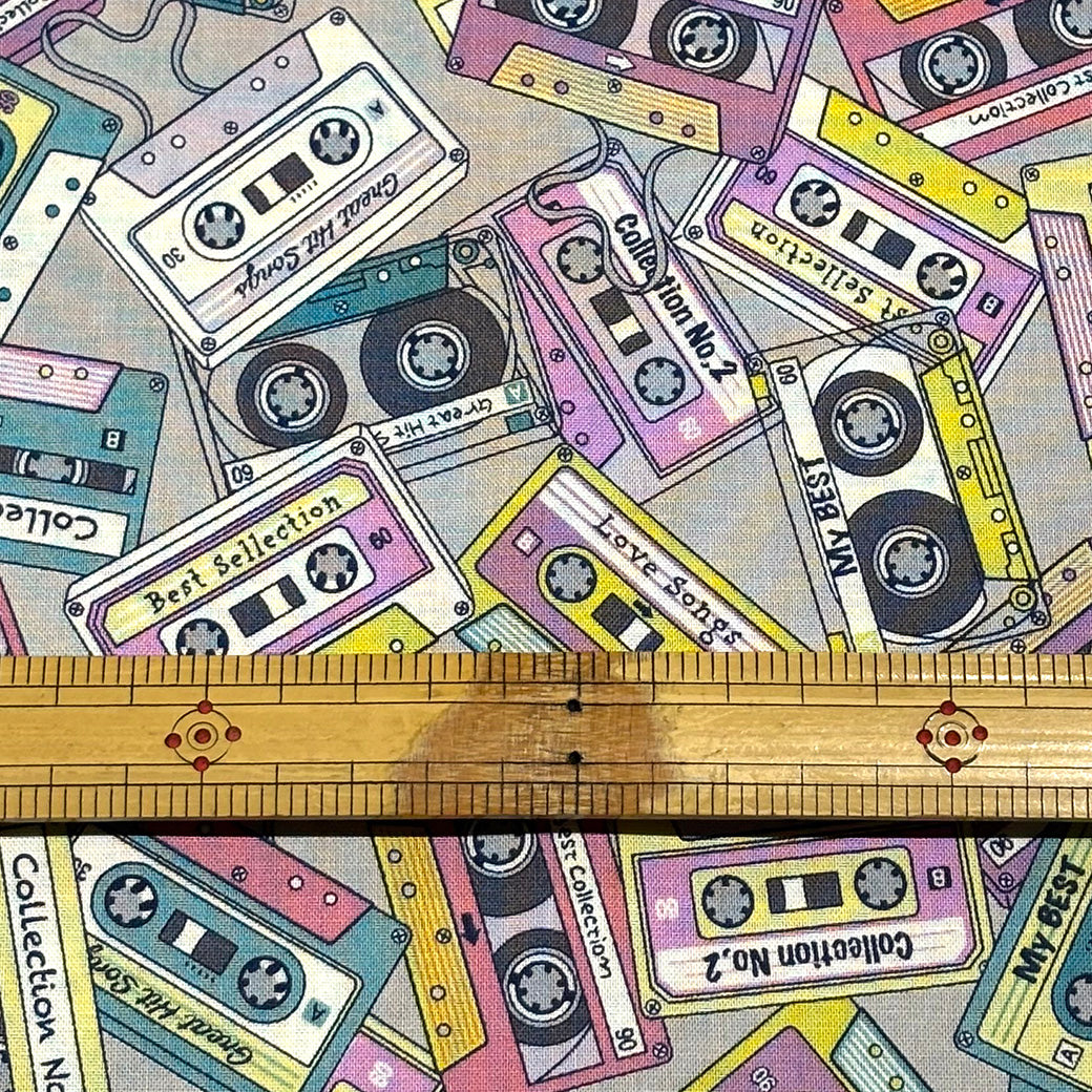 カセットテープ柄の生地