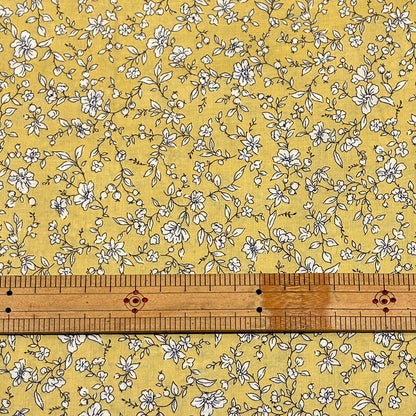 生地 【 60ローンプリント 小花 薄黄 】 ローン生地 108cm巾 綿生地 綿 コットン 綿100％ 植物柄 花柄