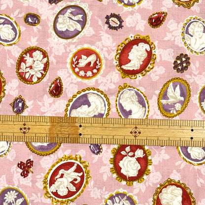 生地 【 QUILT GATE 西欧チャーム ピンク 】 キルトゲイト シーチング生地 108cm巾 貴婦人 マリーアントワネット カメオ ジュエル 西欧風 国産 綿プリント