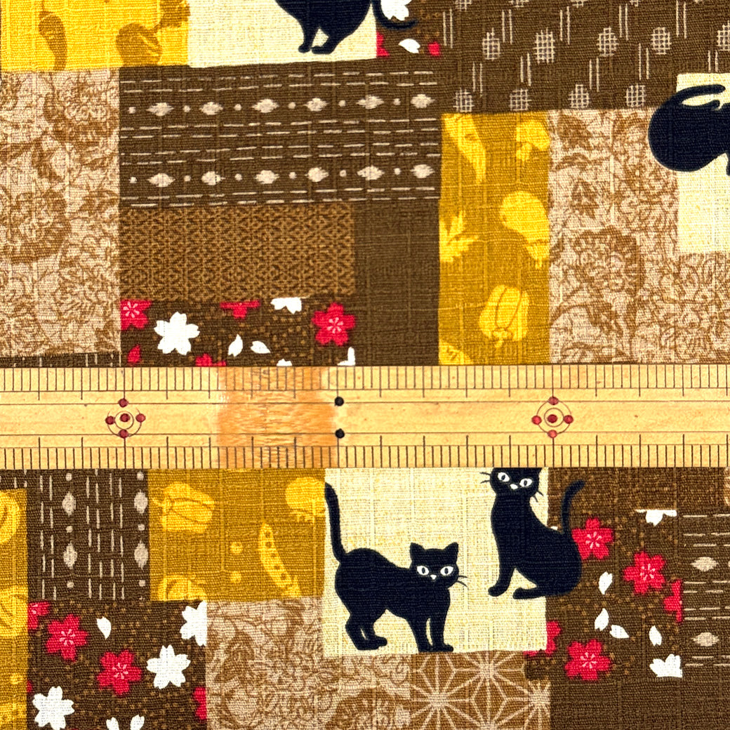 生地 【 ドビープリント  猫と花園 茶 】 ドビー織り 和柄ドビー 108cm巾 綿100％ コットン 猫柄 黒猫 にゃんこ 猫プリント