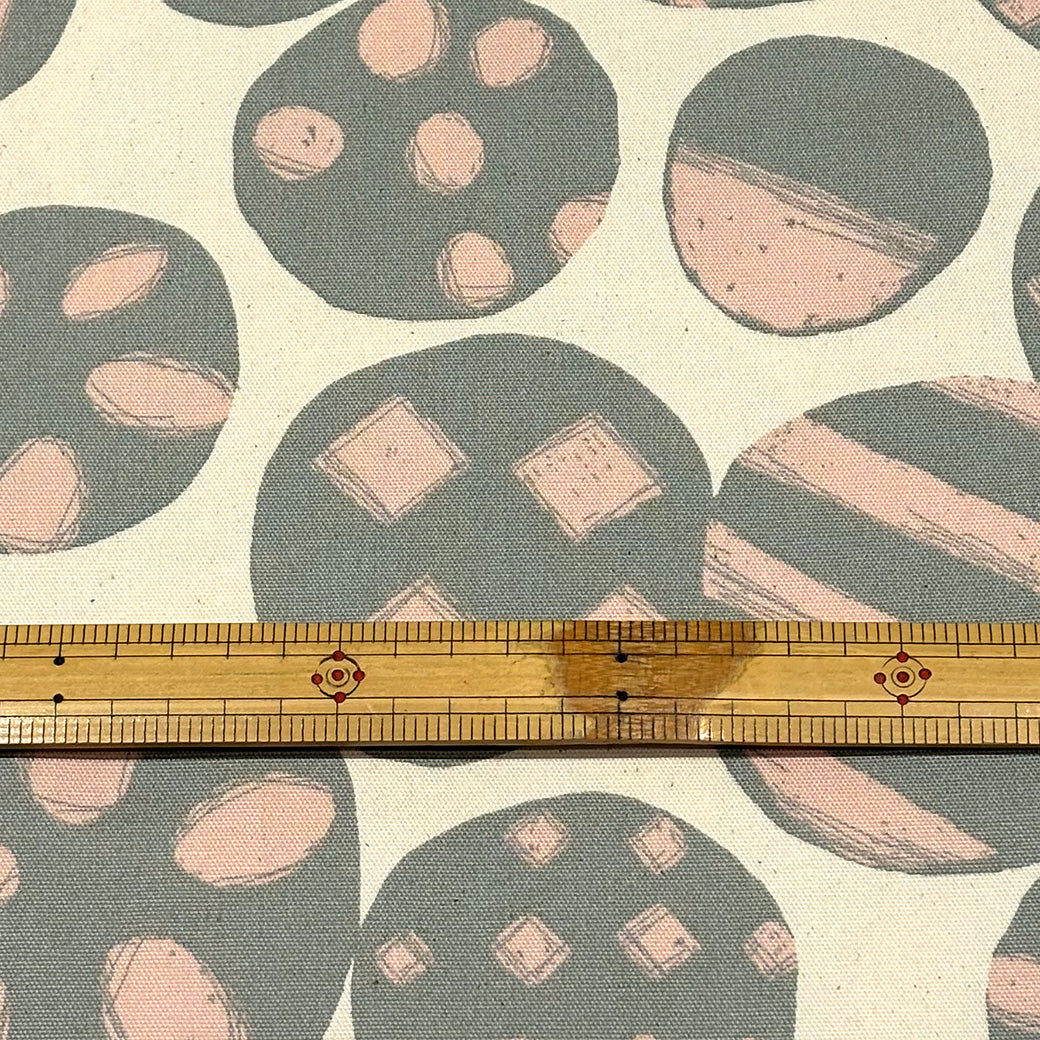 生地 【 オックスプリント まる柄 ピンクグレー 】 オックス生地 北欧風 ドット 110cm巾 綿100％ コットン