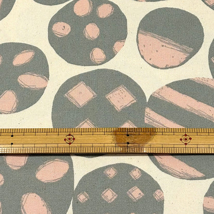 生地 【 オックスプリント まる柄 ピンクグレー 】 オックス生地 北欧風 ドット 110cm巾 綿100％ コットン