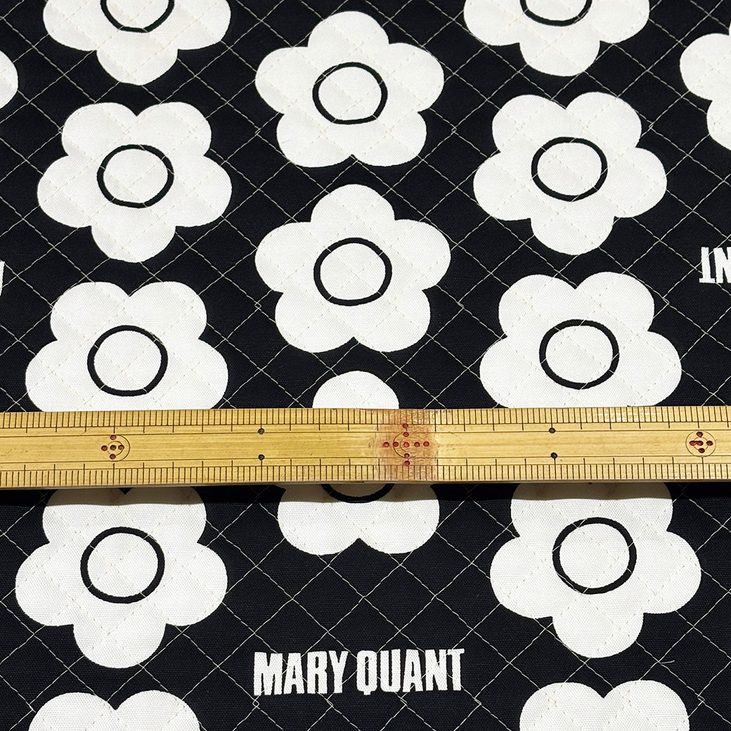 生地 【 MARY QUANT キルティング 黒白 】 マリクワ マリークワント キルティング生地 106cm巾 綿プリント コットン100％ 綿 花柄