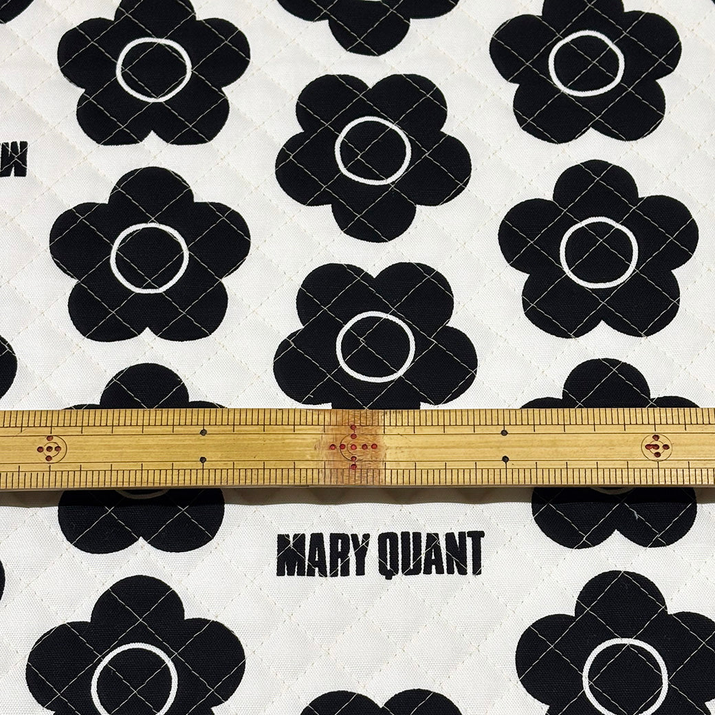 生地 【 MARY QUANT キルティング 白黒 】 マリクワ マリークワント キルティング生地 106cm巾 綿プリント コットン100％ 綿 花柄