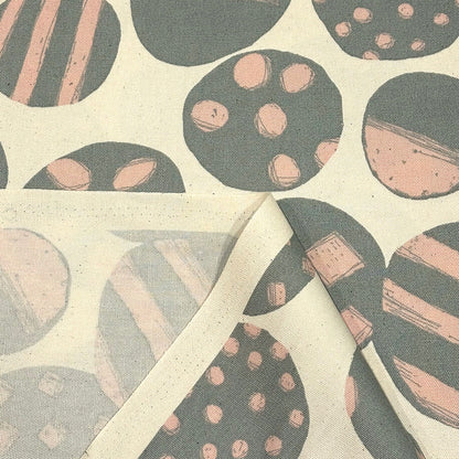 生地 【 オックスプリント まる柄 ピンクグレー 】 オックス生地 北欧風 ドット 110cm巾 綿100％ コットン