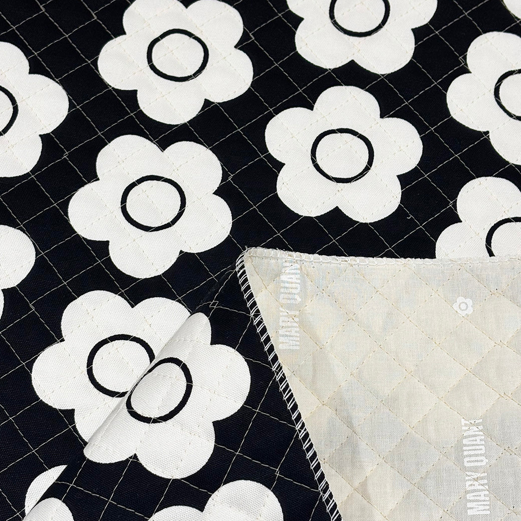 生地 【 MARY QUANT キルティング 黒白 】 マリクワ マリークワント キルティング生地 106cm巾 綿プリント コットン100％ 綿 花柄