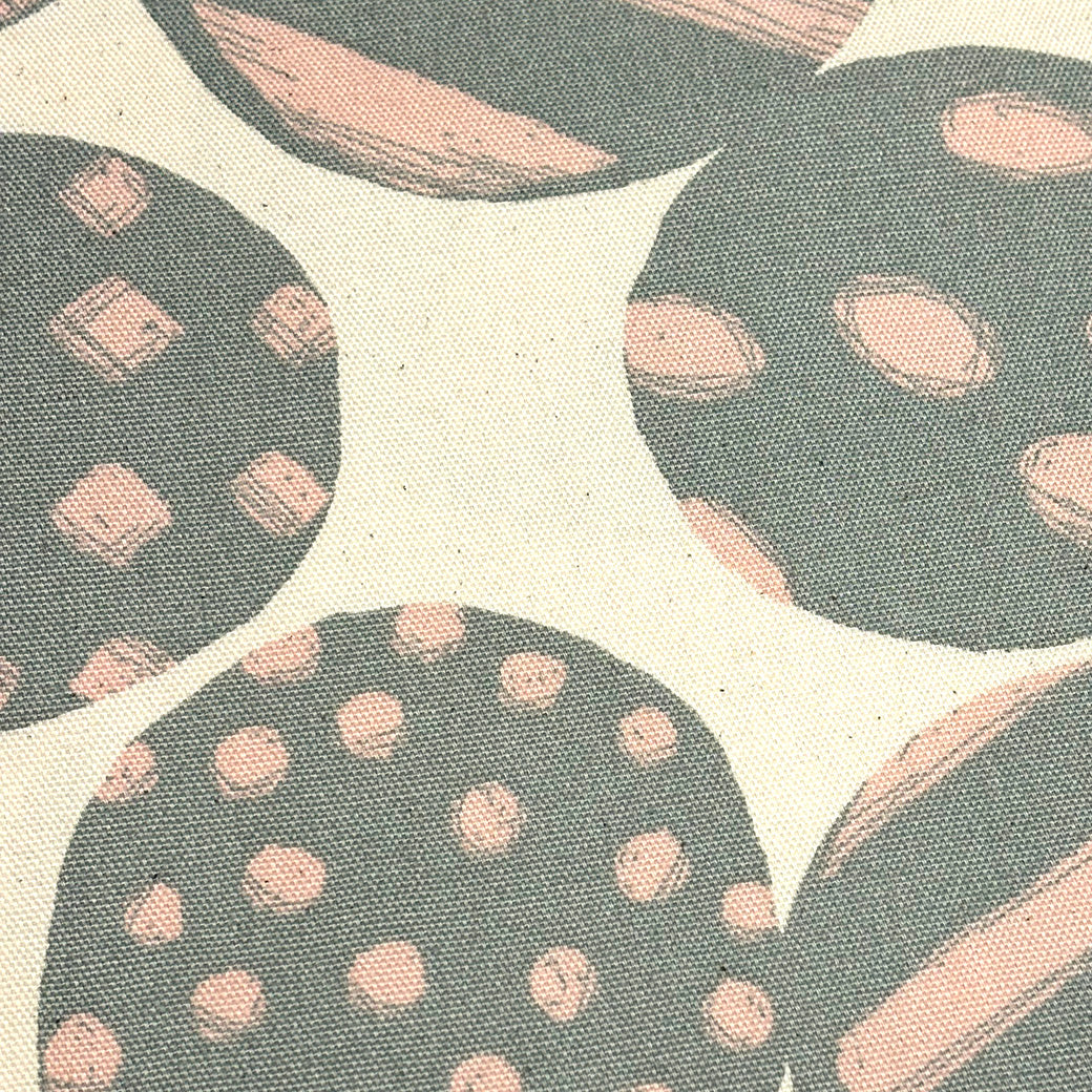 生地 【 オックスプリント まる柄 ピンクグレー 】 オックス生地 北欧風 ドット 110cm巾 綿100％ コットン