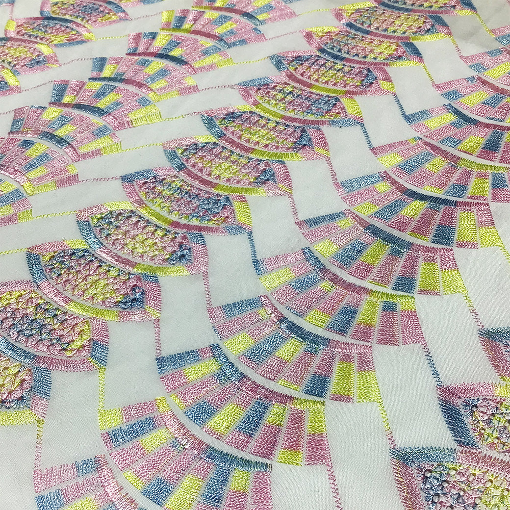生地 【 刺繍レース ホワイトパステル 】 レース生地 103cm巾 刺繍レース 刺しゅう生地 立体レース 透け感レース 幾何学模様