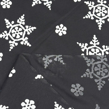 生地【 ニット結晶 黒 】ニット生地 スウェット生地 雪の結晶 ニット 雪柄 スノーフレーク snow 結晶柄 綿生地 綿100％ コットン ニット地 定番素材 カジュアル ハンドメイド 手芸 ソーイング Tシャツ パンツ ベビーウェア カバーリング カットソー Textile World TOA