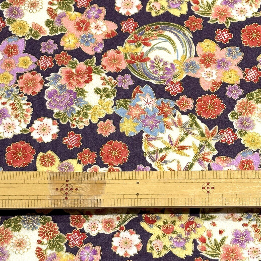 生地【 和柄プリント 花手鞠 2色 】桜 梅 菊 紅葉 手毬 ちりめん生地 浴衣生地 和風生地 110cm巾 綿100％ 和装 着物 浴衣 巾着 バッグ 和装小物 髪飾り 衣装 婚礼 袱紗 足袋入れ パッチワーク ハンドメイド 手芸 日本製 布 布地 Textile World TOA