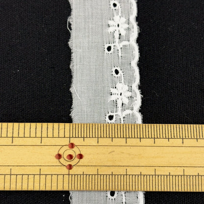 リボン【 綿レース 139 白 】レースリボン 刺繍リボン 花柄 花柄刺繍 レース刺繍 刺繍テープ 綿レース ハンドメイド資材 可愛い 手芸用テープ リボンテープ 洋裁 ハンドメイド 手芸用 パーツ 布雑貨 副材 手芸副材 フリル Textile World TOA