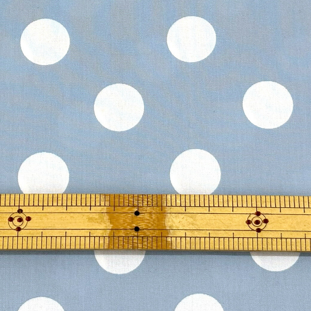 生地 【 ブロードドット ブルーグレー 】 ドット柄 水玉 薄手 平織生地 やわらか コットン 綿100％ 綿生地 ワンピース シャツ ブラウス ドレス バッグ ベッドシーツ 布団カバー 巾着 スモック カーテン インテリア