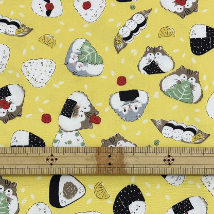 生地 【 Delicious Animal イエロー 】 おにぎり ハムスター シマエナガ リス たべもの柄 どうぶつ柄 動物柄 オックス生地 綿生地 キャラクター 入園 入学 新学期準備 幼稚園 可愛い レッスンバッグ 習い