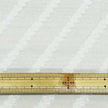 生地【 斜めジャガード 白 】 ジャガード生地 ジャガード織り 112cm巾 ポリエステル 衣装 インテリア クッションカバー ポーチ バッグ 小物 テーブルクロス ディスプレイ モダン カーテン ハンドメイド 手芸 Textile World TOA