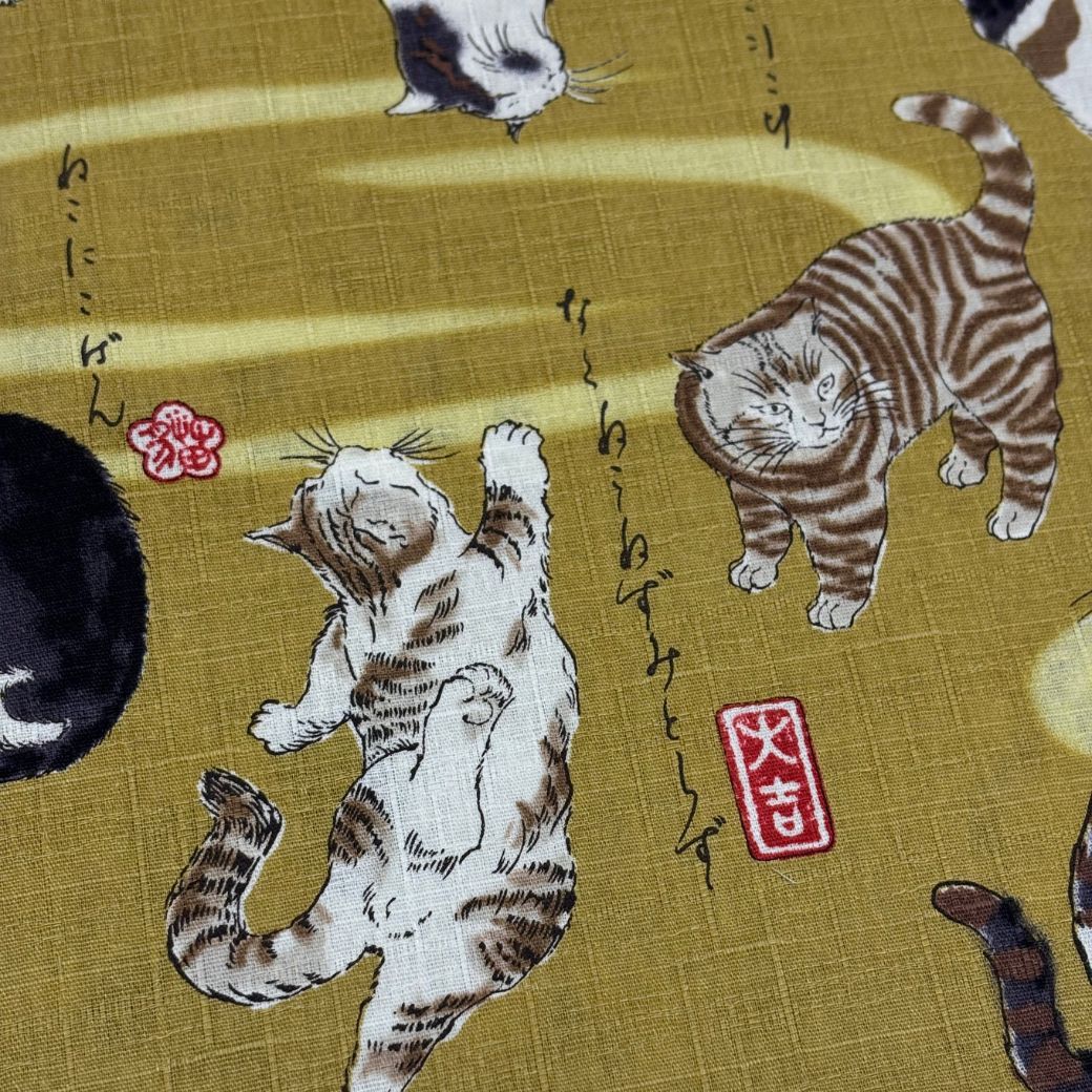 生地 【 和柄ドビー 猫 黄土】 ドビー織り 110cm巾 綿 コットン100％