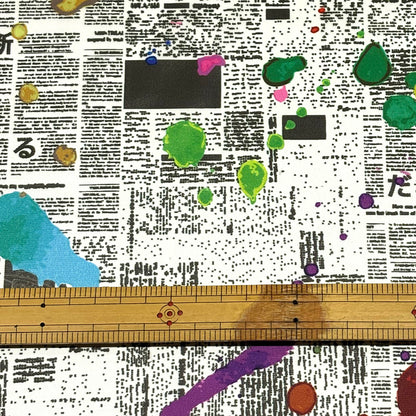 生地 【 ナイロン 絵の具英字 白カラフル 】 121cm巾 絵の具柄 英字柄 英字プリント ペイント柄 アートプリント 新聞柄