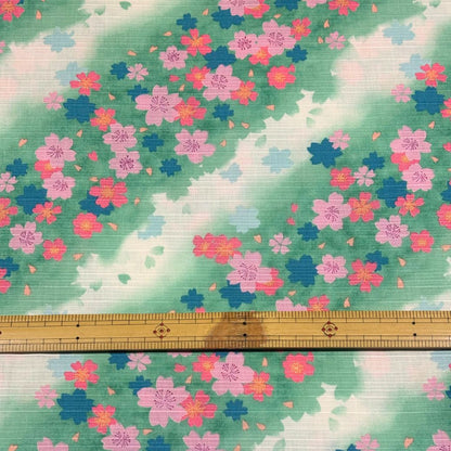 生地 【 和柄シャンタン さくら 緑 】 シャンタン生地 平織り スラブ 110cm巾 和柄 桜 梅 花柄 和風 綿100％