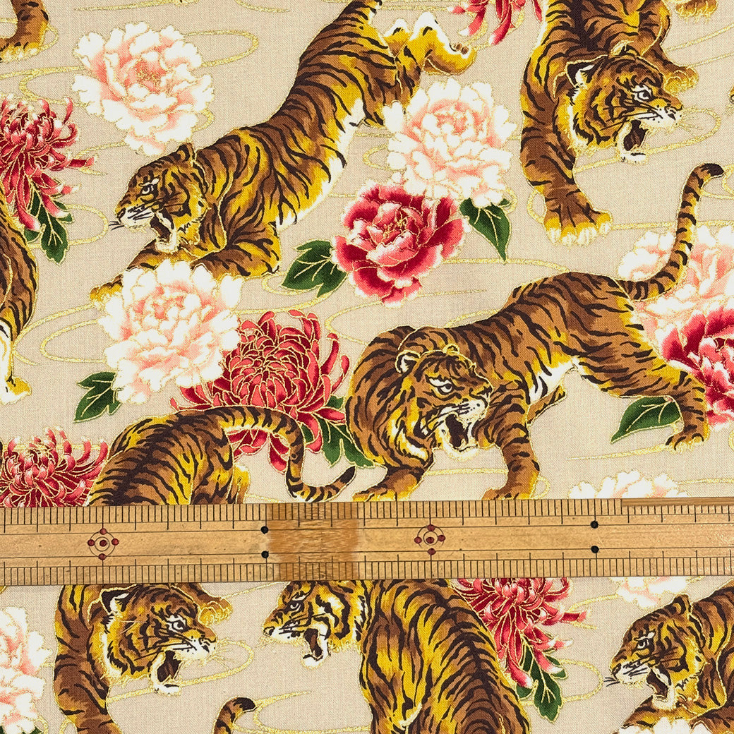 生地 【 和柄シーチング 虎と花 生成】和柄生地 巾110cm 綿100％ プリント生地 和風 和モダン 日本柄 虎柄 花柄