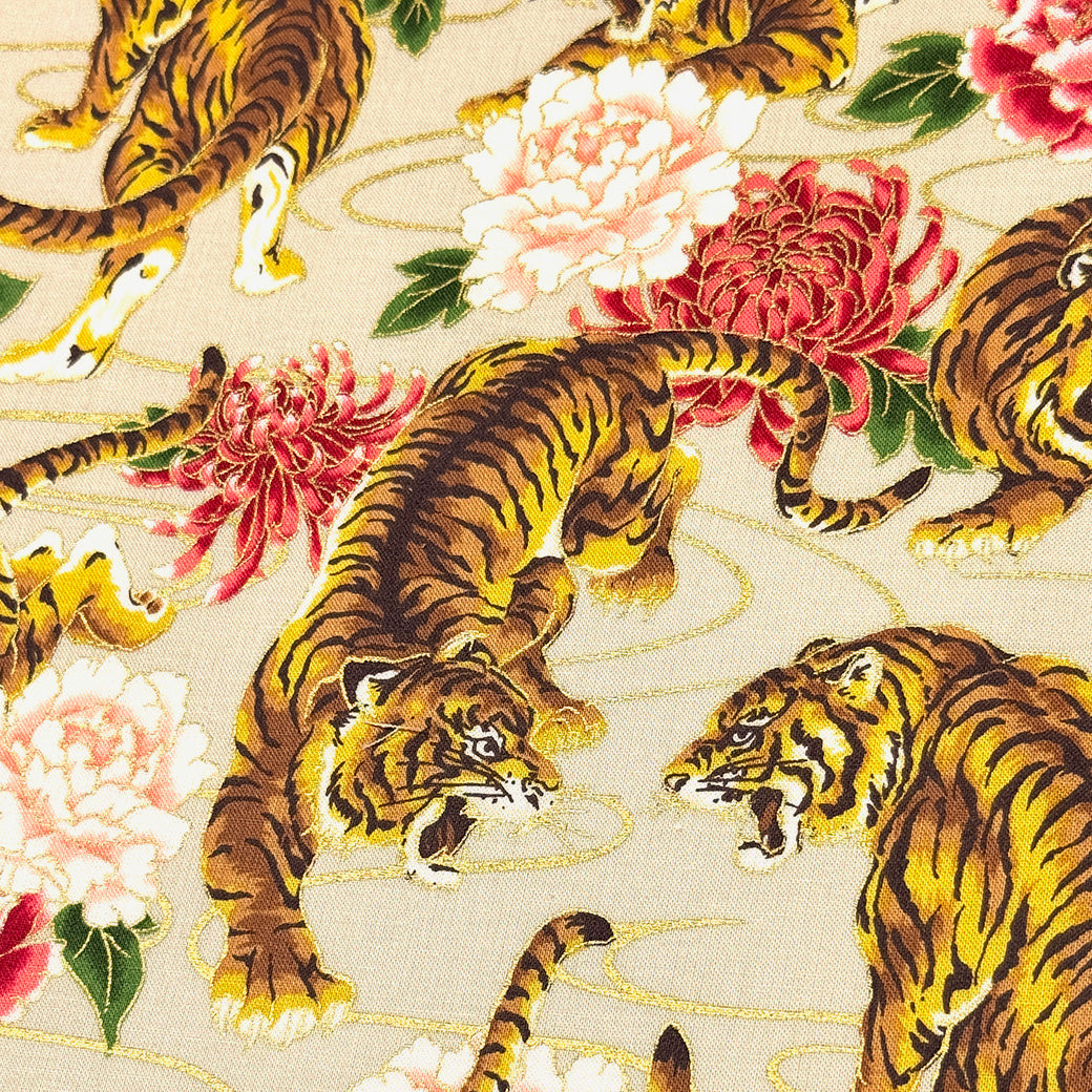 生地 【 和柄シーチング 虎と花 生成】和柄生地 巾110cm 綿100％ プリント生地 和風 和モダン 日本柄 虎柄 花柄