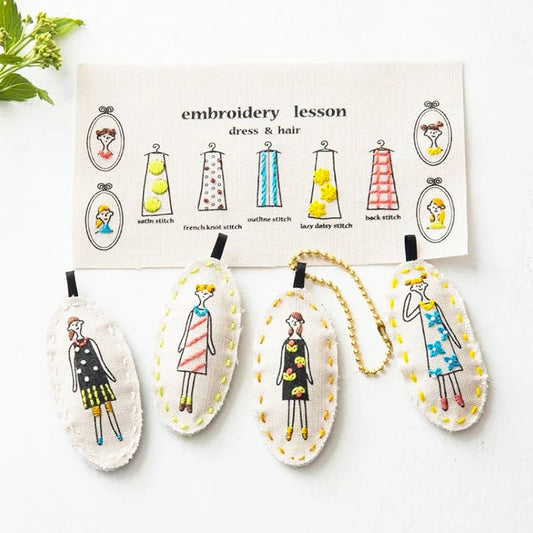 【 COSMO チャーム 100ネエサン No.542108 ペールグレー 】 キーホルダー 刺繍布 刺繍クロス