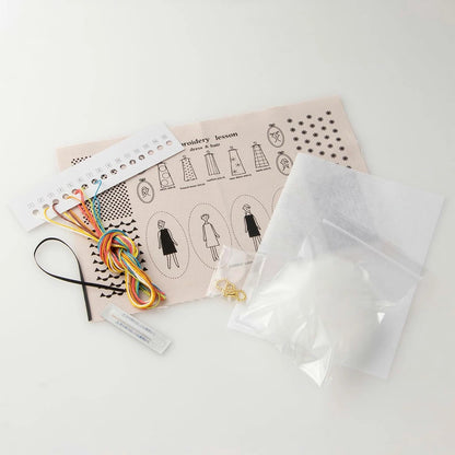 【 COSMO チャーム 100ネエサン No.542108 ペールグレー 】 キーホルダー 刺繍布 刺繍クロス