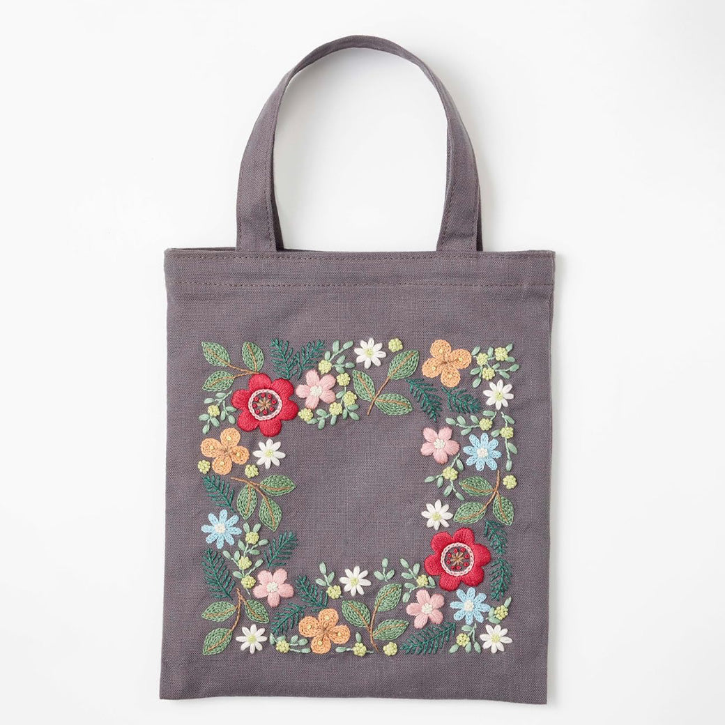 【 LECIEN 刺しゅうキット 夜の森のパーティー グレー No.542401 】 yulaのこころ躍る草花刺繍 刺繍 刺繍キット