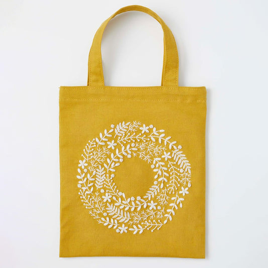 【 LECIEN 刺しゅうキット 陽だまりのリース イエロー No.542402 】 yulaのこころ躍る草花刺繍 刺繍 刺繍キット