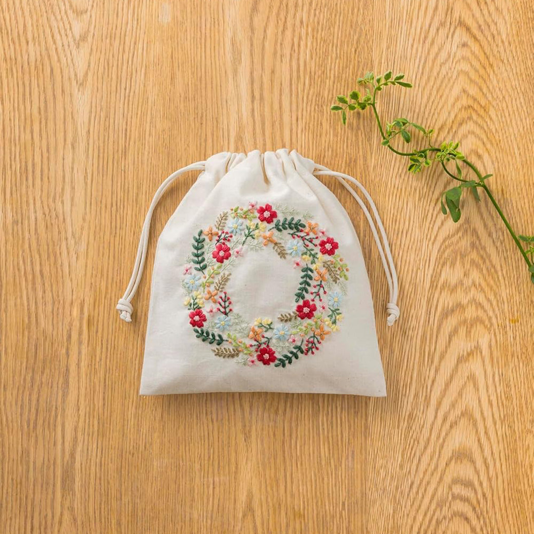 【 LECIEN 刺しゅうキット 小花のリース ホワイト No.542403 】 yulaのこころ躍る草花刺繍 刺繍 刺繍キット