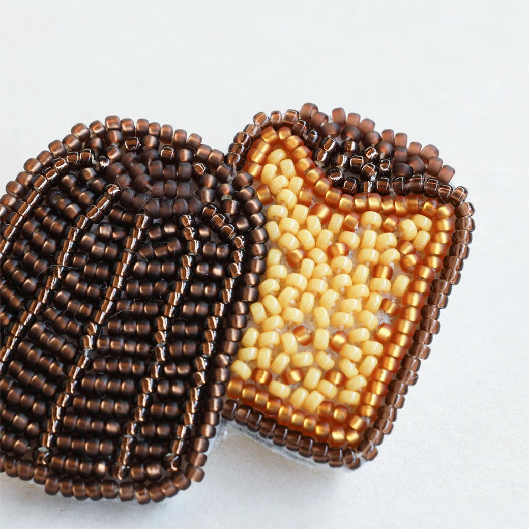 【 MIYUKI はらぺこブローチ カヌレ 】 刺しゅうキット ブローチ ビーズ刺繍