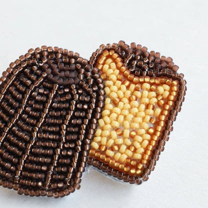 【 MIYUKI はらぺこブローチ カヌレ 】 刺しゅうキット ブローチ ビーズ刺繍